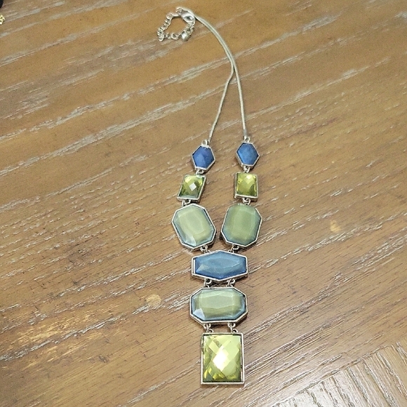 None Jewelry - Chic Blue and Green Geometric Necklace